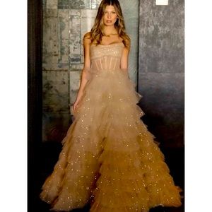 Stunning gold brand new dress. That’s dress is sold out everywhere.